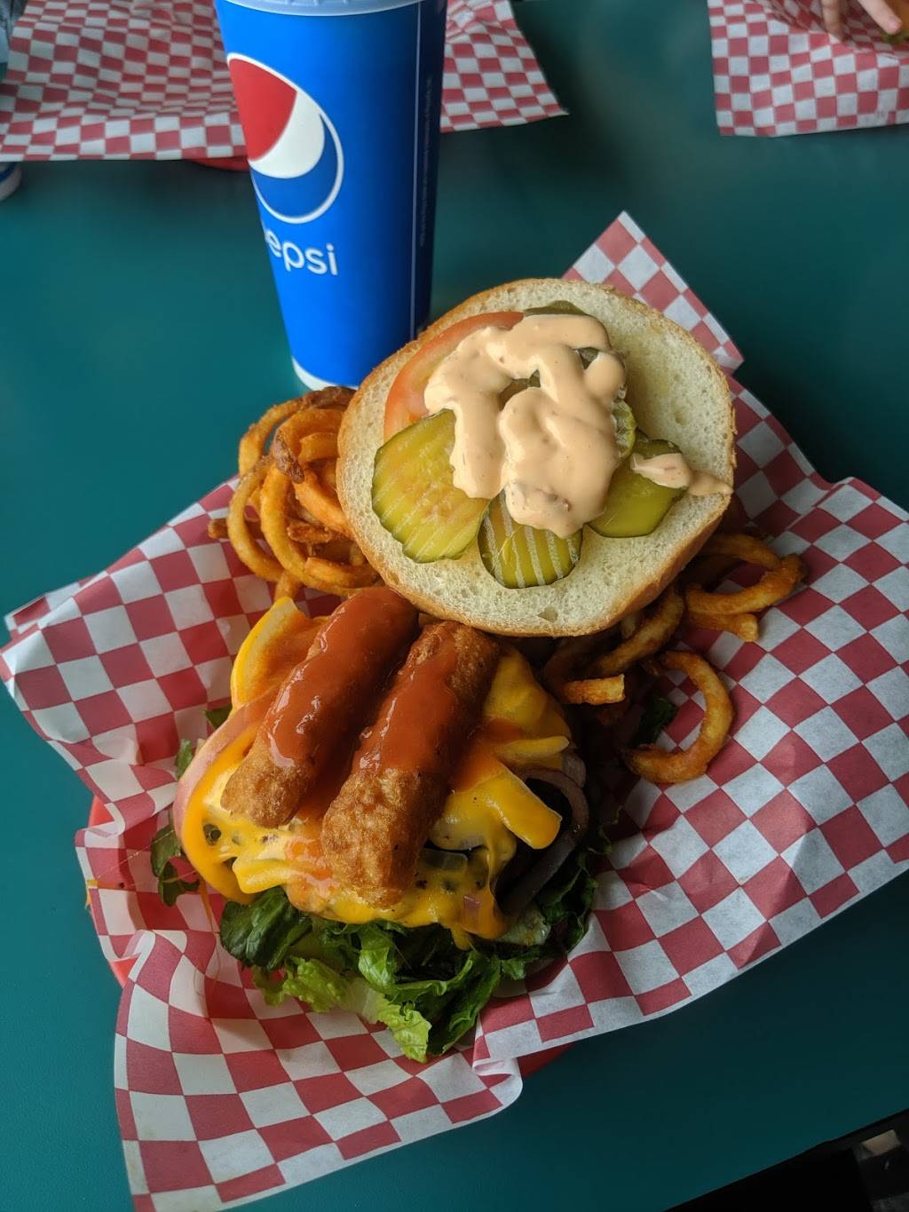 Js Gourmet Burger | restaurant | 8463 S 212th St, Kent, WA 98031, USA | 2532208098 OR +1 253-220-8098