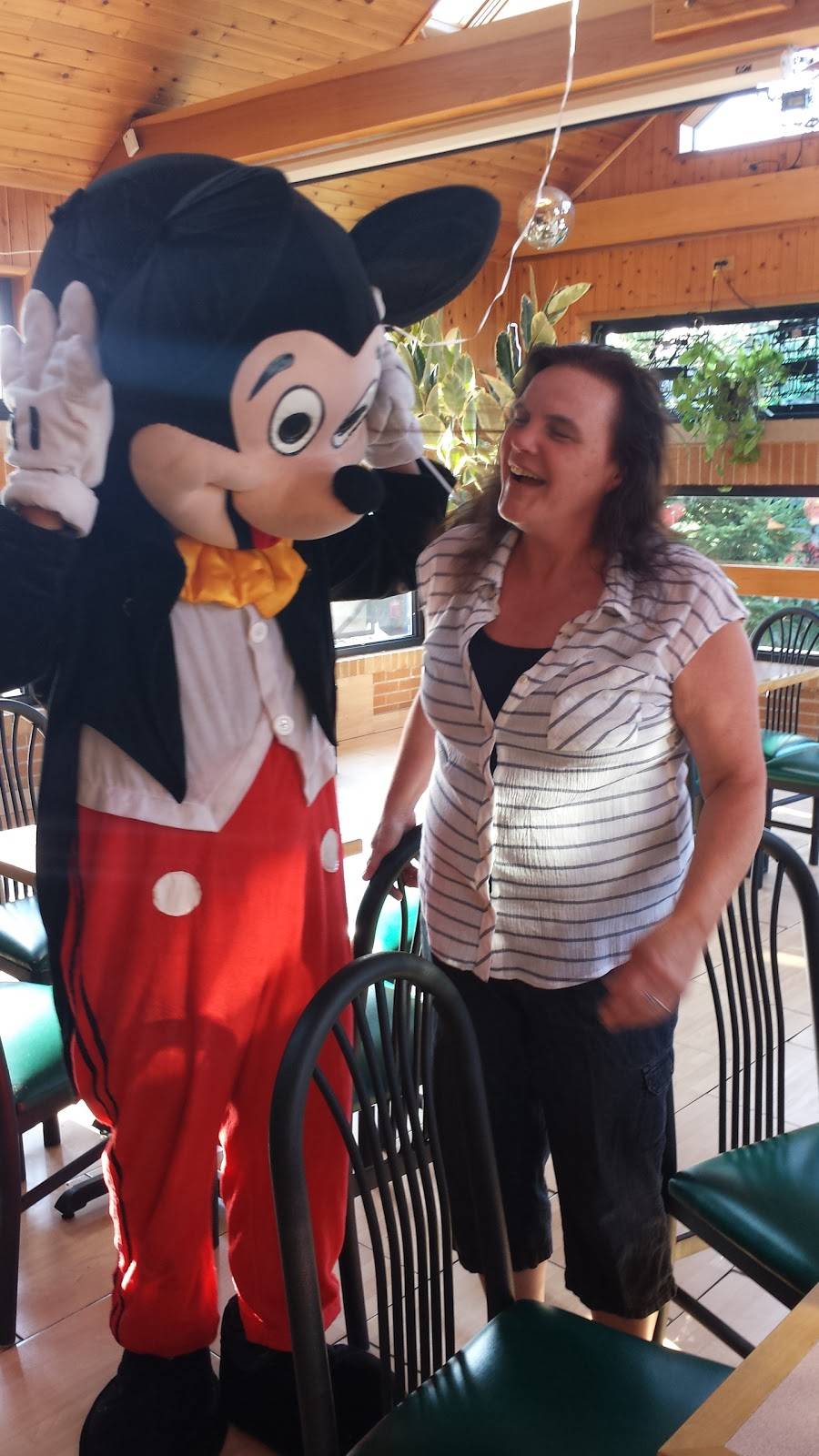 Shotzees Bar & Grill | restaurant | 6055 Howard St, Niles, IL 60714, USA | 8476478312 OR +1 847-647-8312