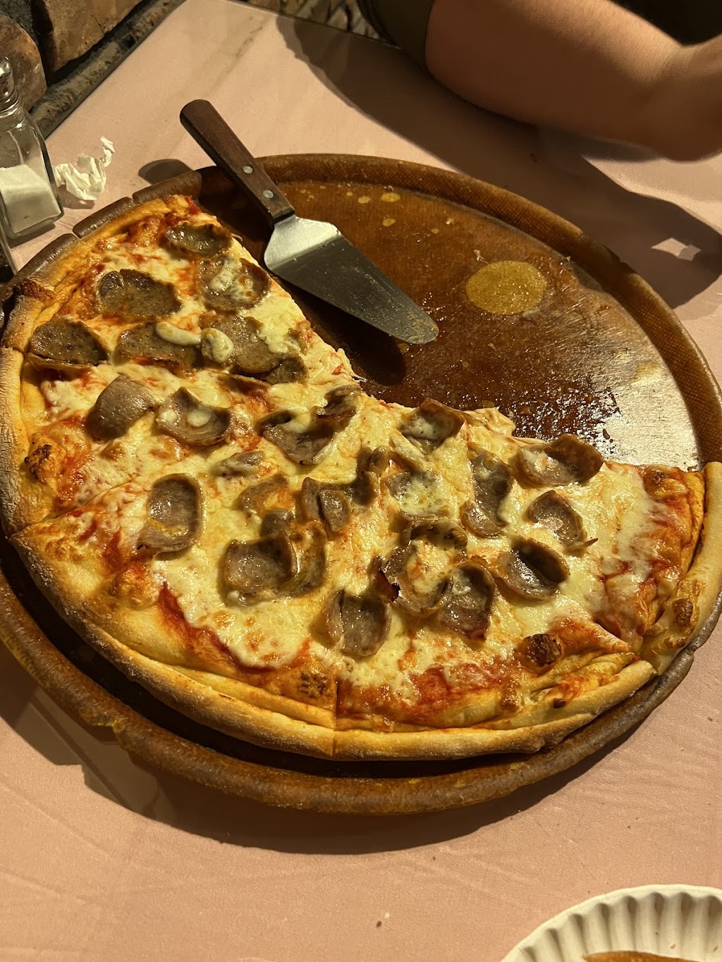 Fratellis Restaurant & Pizza | restaurant | 351 Neighborhood Rd, Mastic Beach, NY 11951, USA | 6312819828 OR +1 631-281-9828