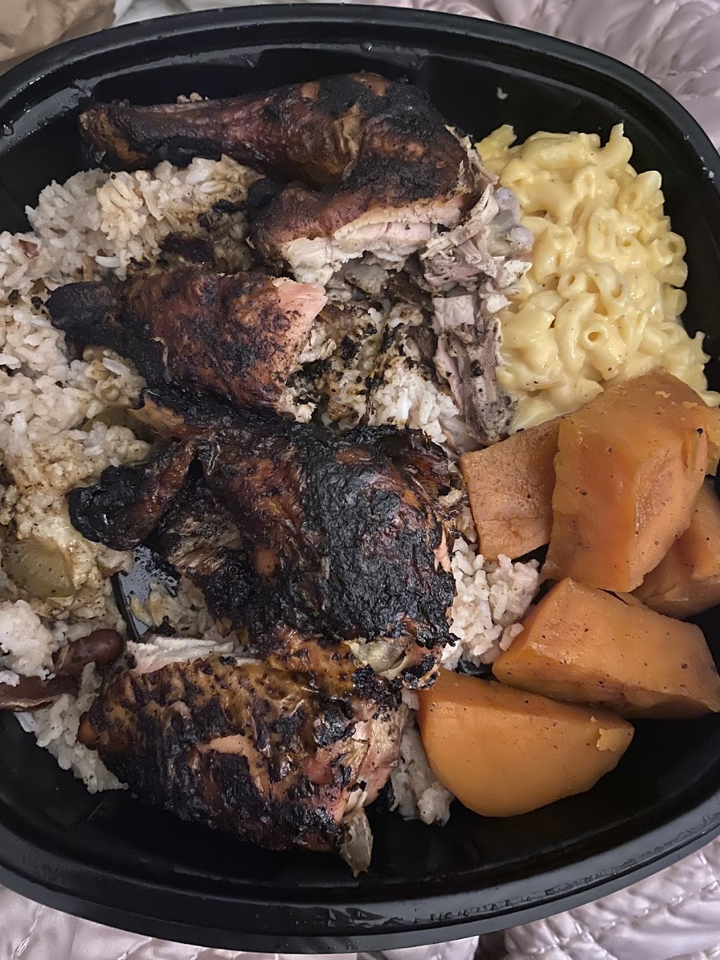 St. Bess Jerk | restaurant | 9348 S Roberts Rd, Hickory Hills, IL 60457, USA | 7086342727 OR +1 708-634-2727