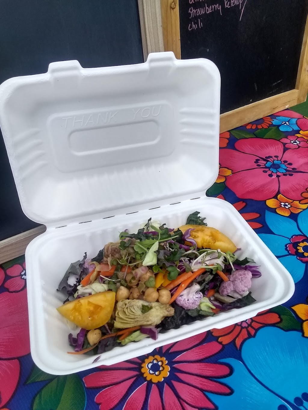 The Dog House | restaurant | 312 S Railroad Ave, Blue Lake, CA 95525, USA | 7076011302 OR +1 707-601-1302