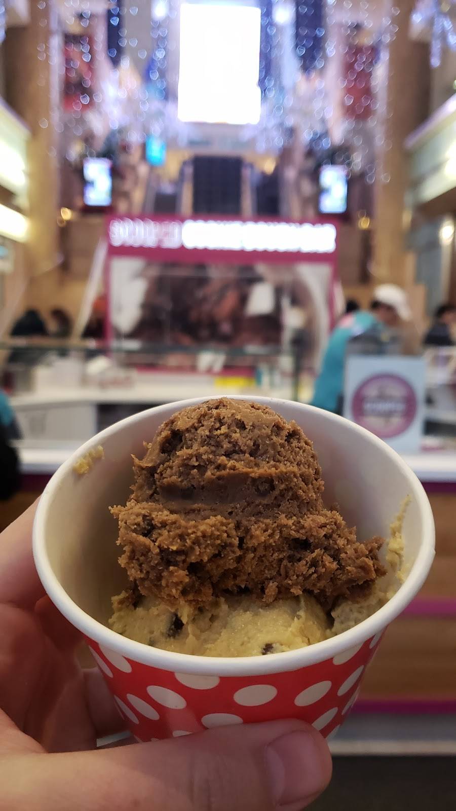 Scooped Cookie Dough Bar | restaurant | 835 N Michigan Ave, Chicago, IL 60611, USA | 3129129506 OR +1 312-912-9506