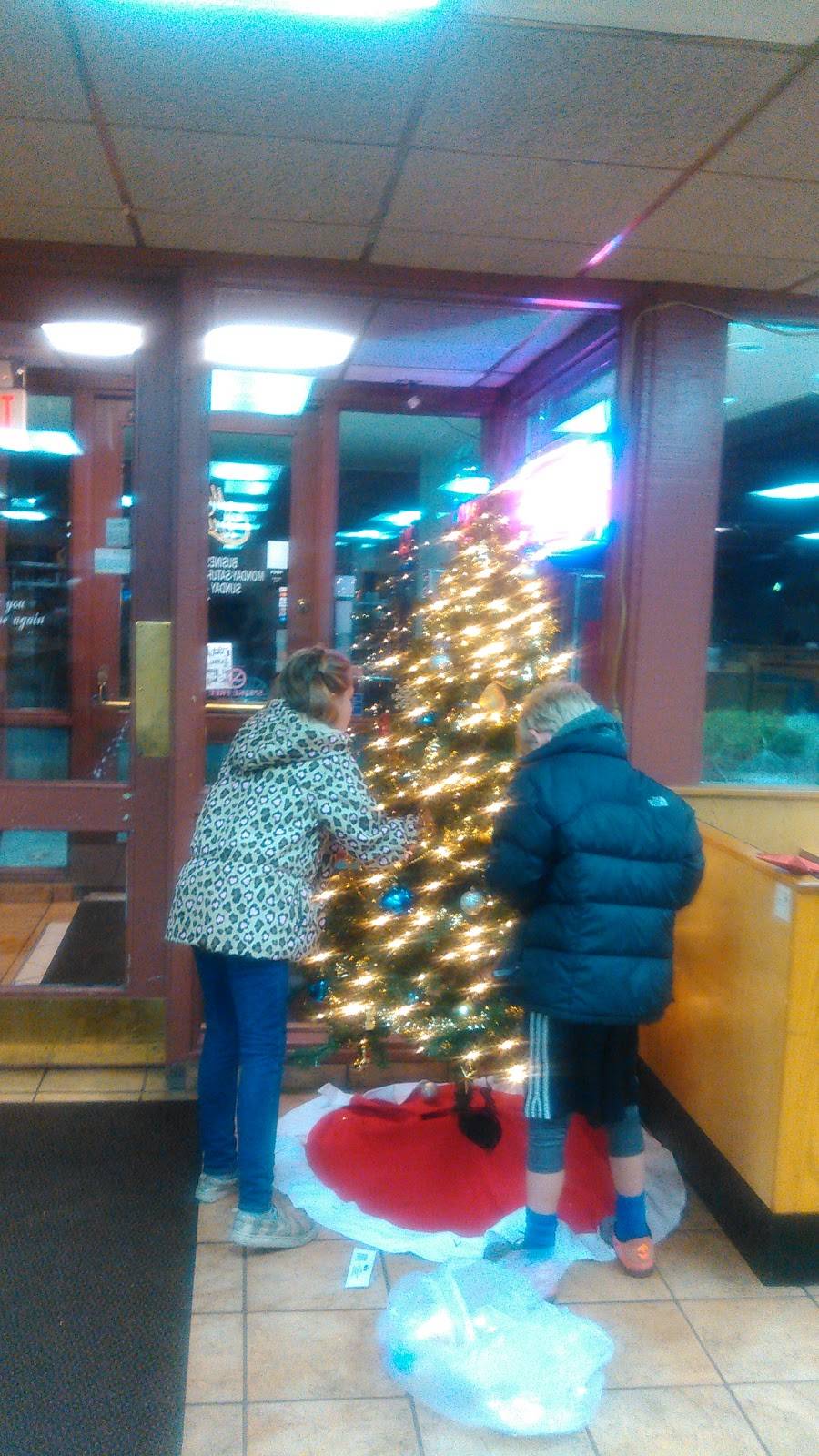 L. Georges Coney Island | restaurant | 26799 Greenfield Rd, Southfield, MI 48076, USA | 2485598600 OR +1 248-559-8600