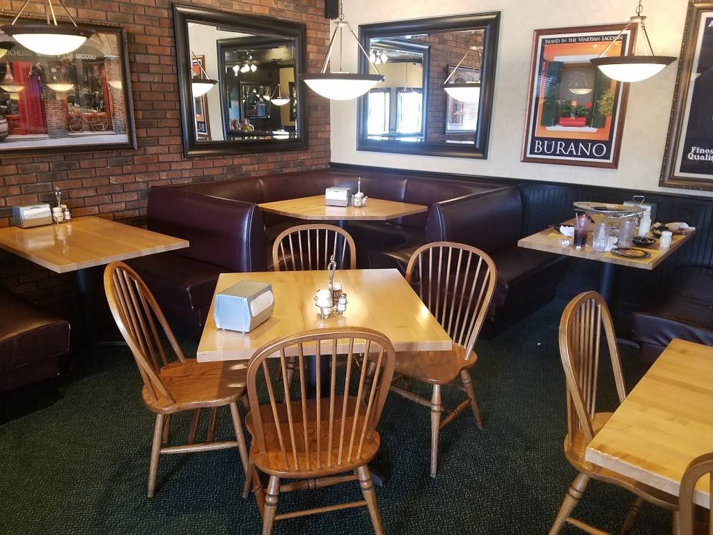 Monicals Pizza | restaurant | 909 18th St, Charleston, IL 61920, USA | 2173487515 OR +1 217-348-7515