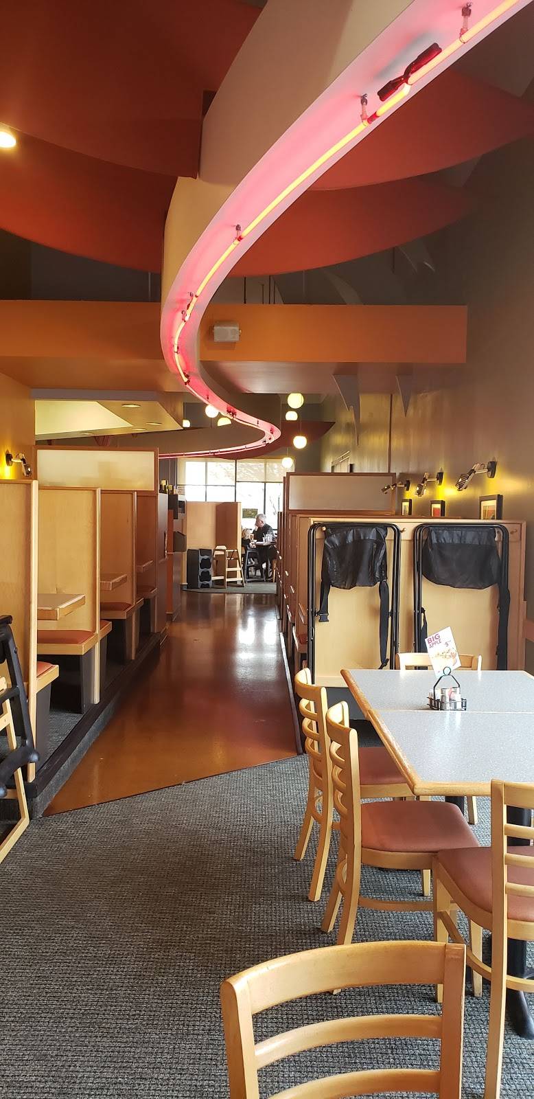 Isaacs Restaurant | restaurant | 1559 Manheim Pike, Lancaster, PA 17601, USA | 7175607774 OR +1 717-560-7774