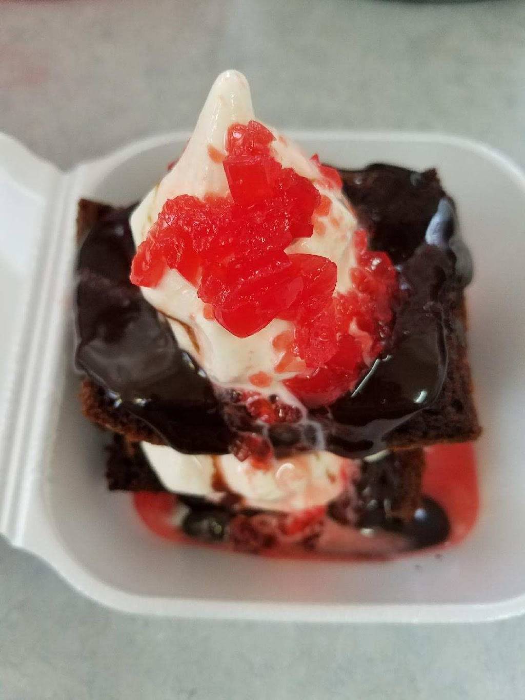 Walkers Dairy Freeze | restaurant | 101 US Hwy 63 W, Marked Tree, AR 72365, USA | 8703582508 OR +1 870-358-2508