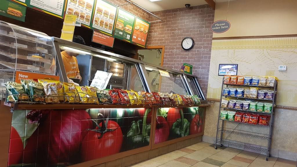 Subway | restaurant | 9570 McCowan Rd Unit 7, Markham, ON L3P 8M1, Canada | 9058876477 OR +1 905-887-6477