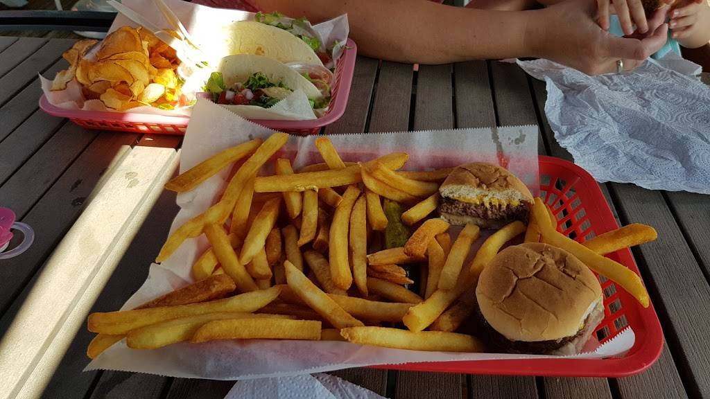 Berts Bar & Grill | restaurant | 4271 Pine Island Rd, Matlacha, FL 33993, USA | 2392823232 OR +1 239-282-3232