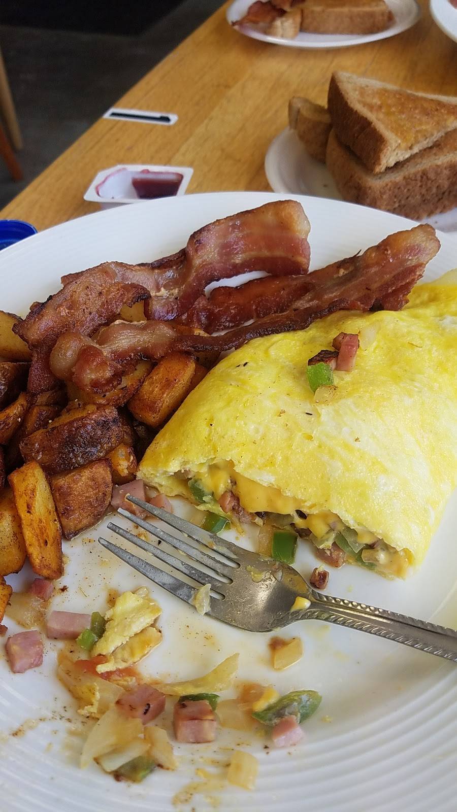 M & H | restaurant | 12296 Union St, Milton, DE 19968, USA | 3026844570 OR +1 302-684-4570