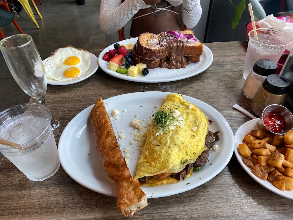 Bistro Café | restaurant | 1352 NE 1st Ave, Miami, FL 33132, USA | 7865333876 OR +1 786-533-3876