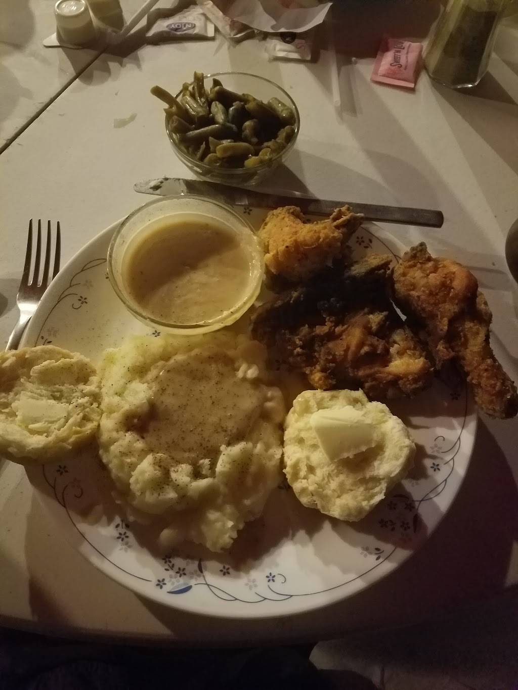 Claysville Store | restaurant | 5650 E Claysville Rd, Hartsburg, MO 65039, USA | 5736368443 OR +1 573-636-8443