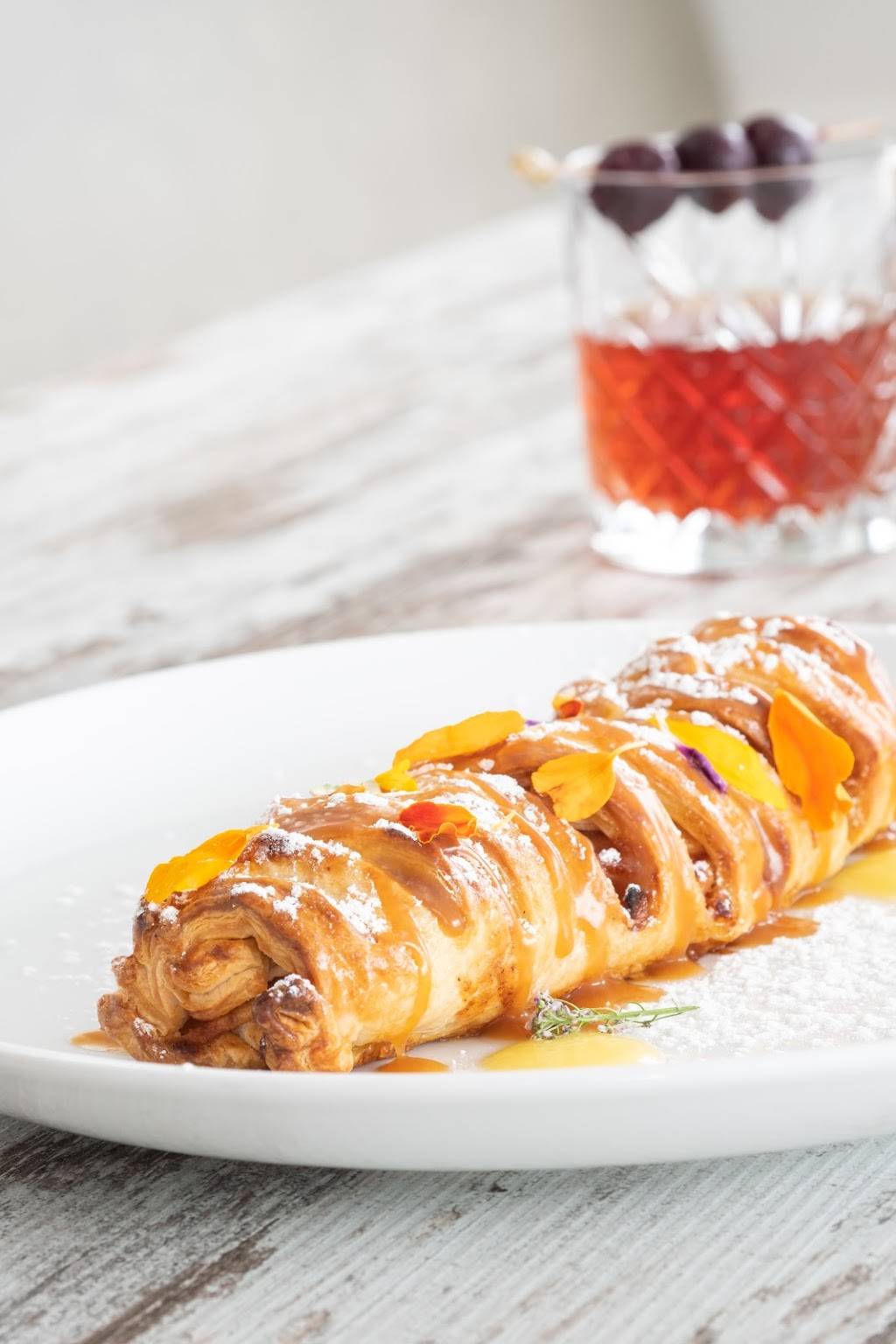 EDIE Bistro | restaurant | 297 Wellington St E #6, Aurora, ON L4G 6K9, Canada | 9058411922 OR +1 905-841-1922