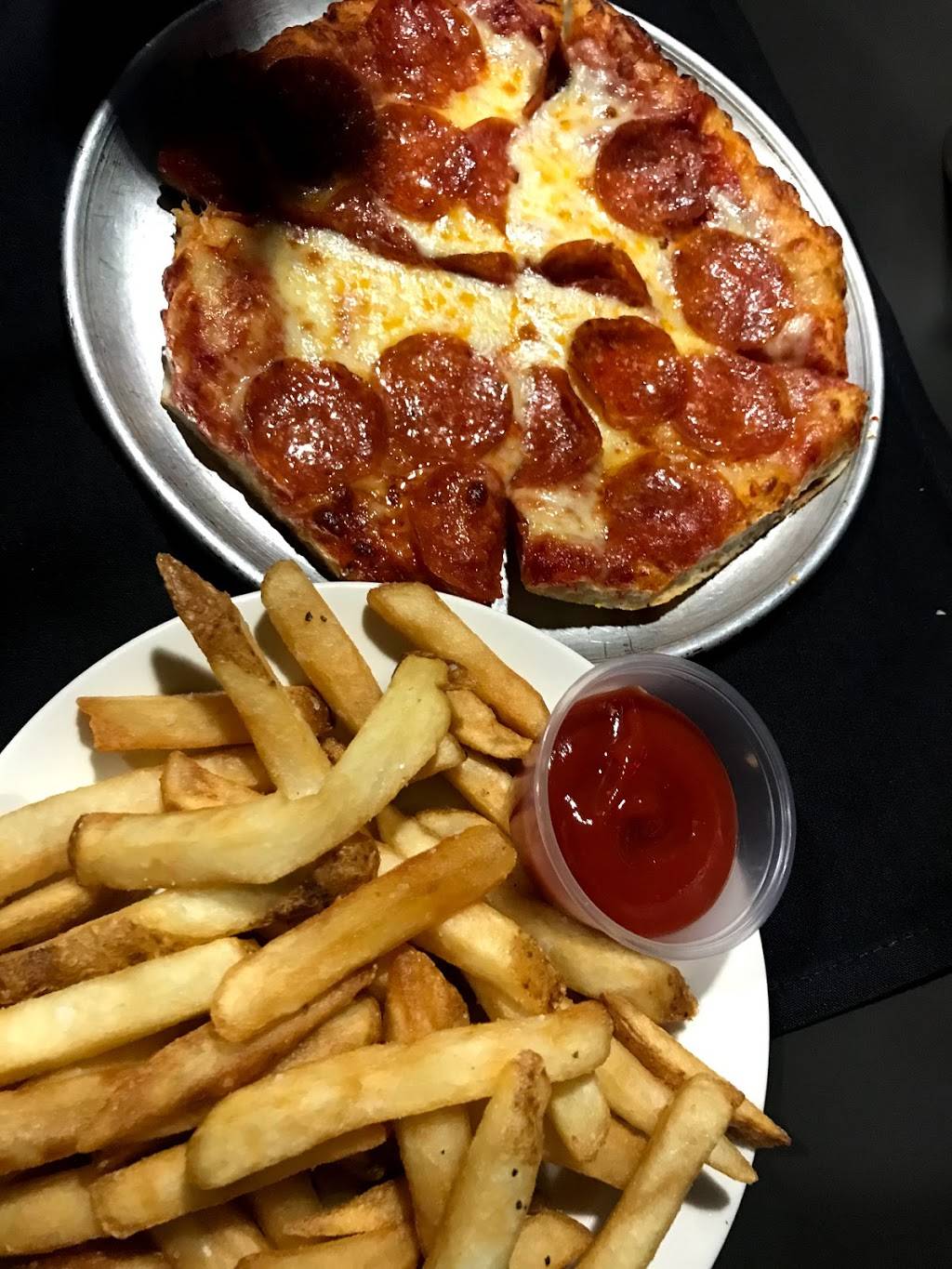 The Ramp | restaurant | 3719 S Main St, Akron, OH 44319, USA | 2346786370 OR +1 234-678-6370