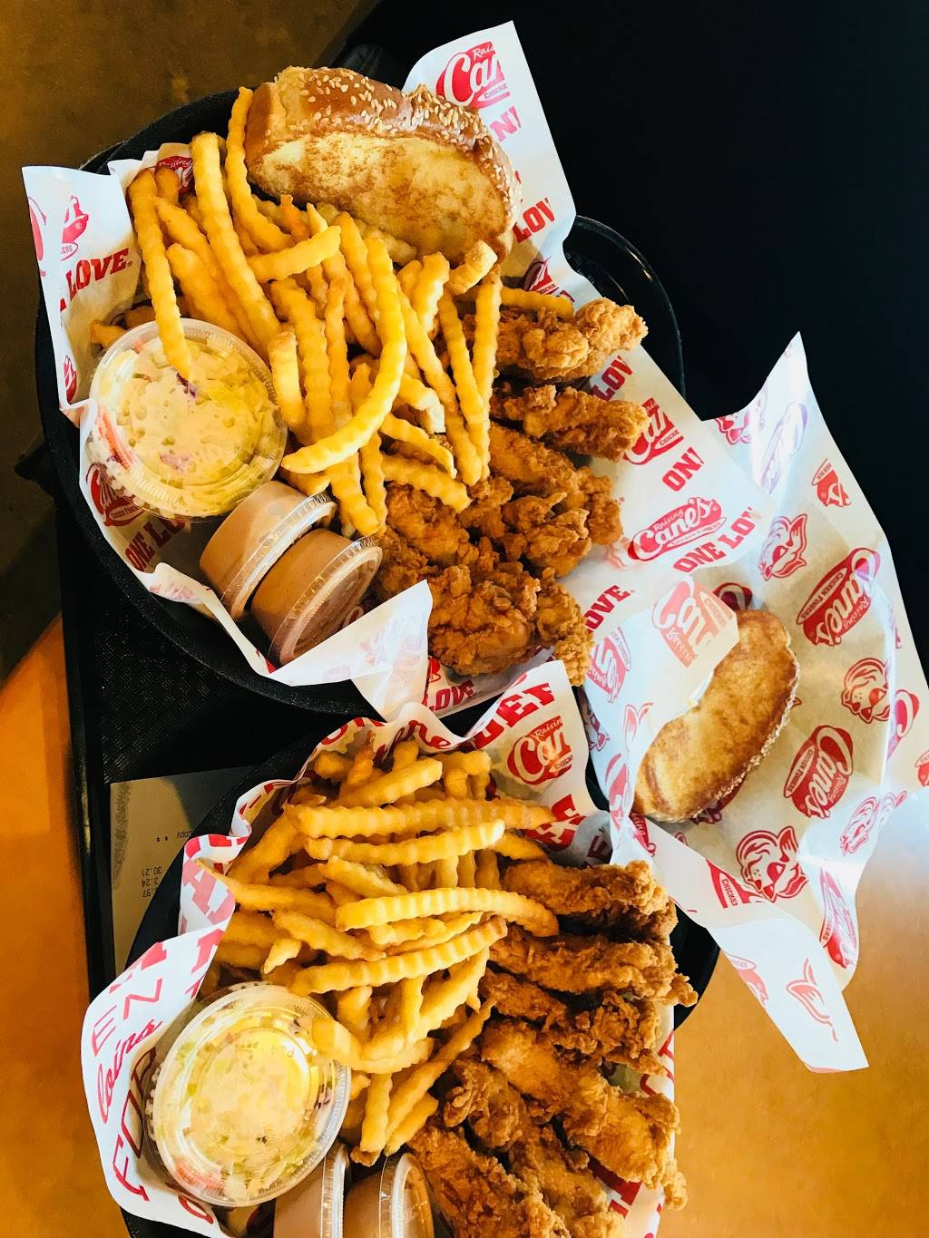 Raising Canes Chicken Fingers | meal takeaway | 2514 S Harlem Ave, Riverside, IL 60546, USA | 7084423433 OR +1 708-442-3433