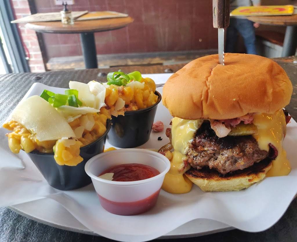 THE BARONESS bar + kitchen | restaurant | 4126 Crescent St, Long Island City, NY 11101, USA | 7187845065 OR +1 718-784-5065