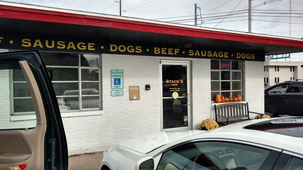 Stacks Chicago Style Eats | restaurant | 1050 Jackson St, Grand Haven, MI 49417, USA | 6168422488 OR +1 616-842-2488