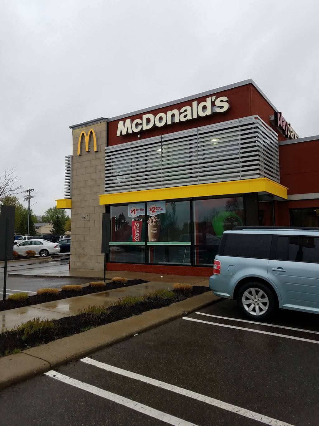 McDonalds | cafe | 9615 Highland Rd, White Lake, MI 48386, USA | 2486982424 OR +1 248-698-2424