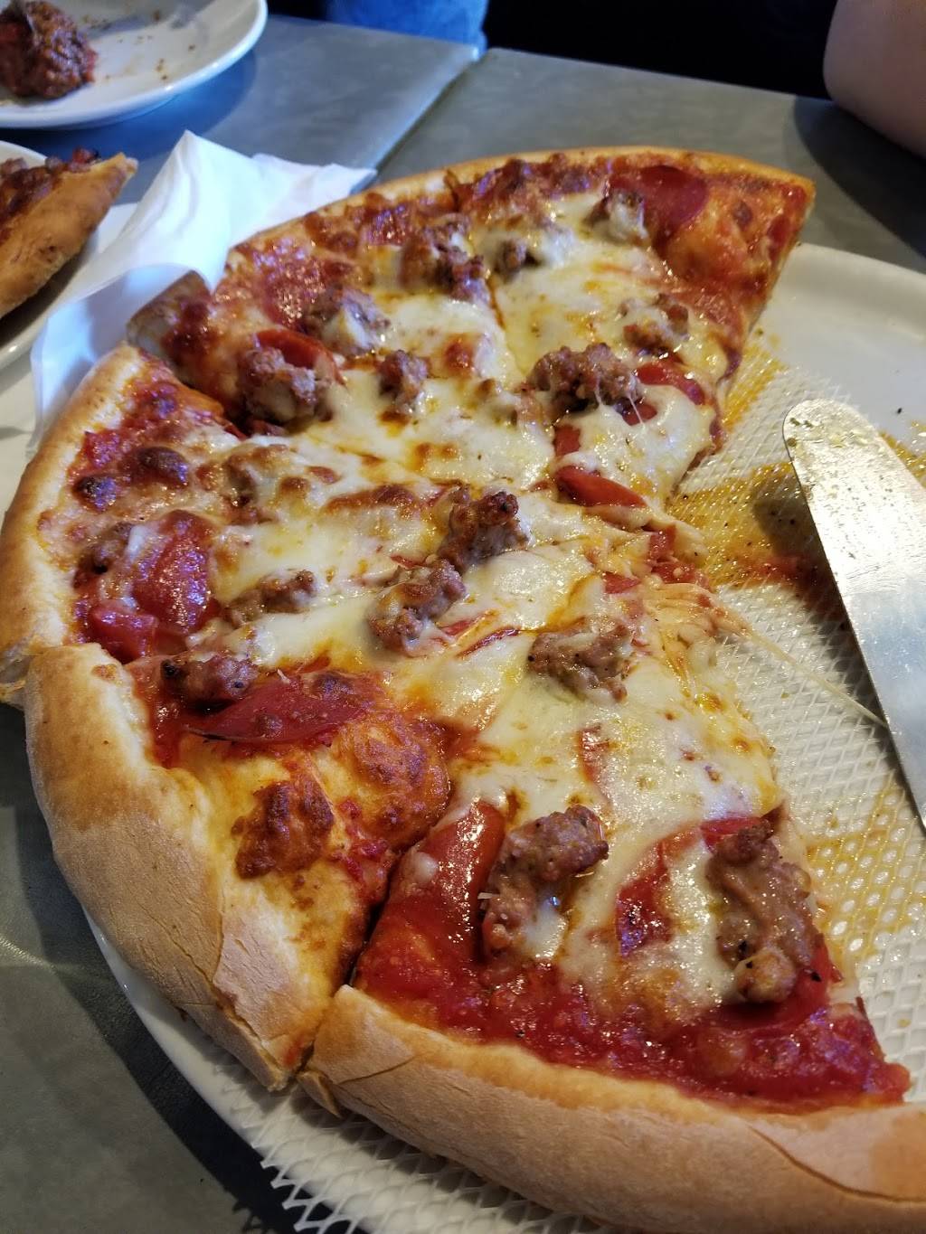 Giuseppes Pizza | restaurant | 1000 Eagle Ridge Dr, Schererville, IN 46375, USA | 2193220011 OR +1 219-322-0011