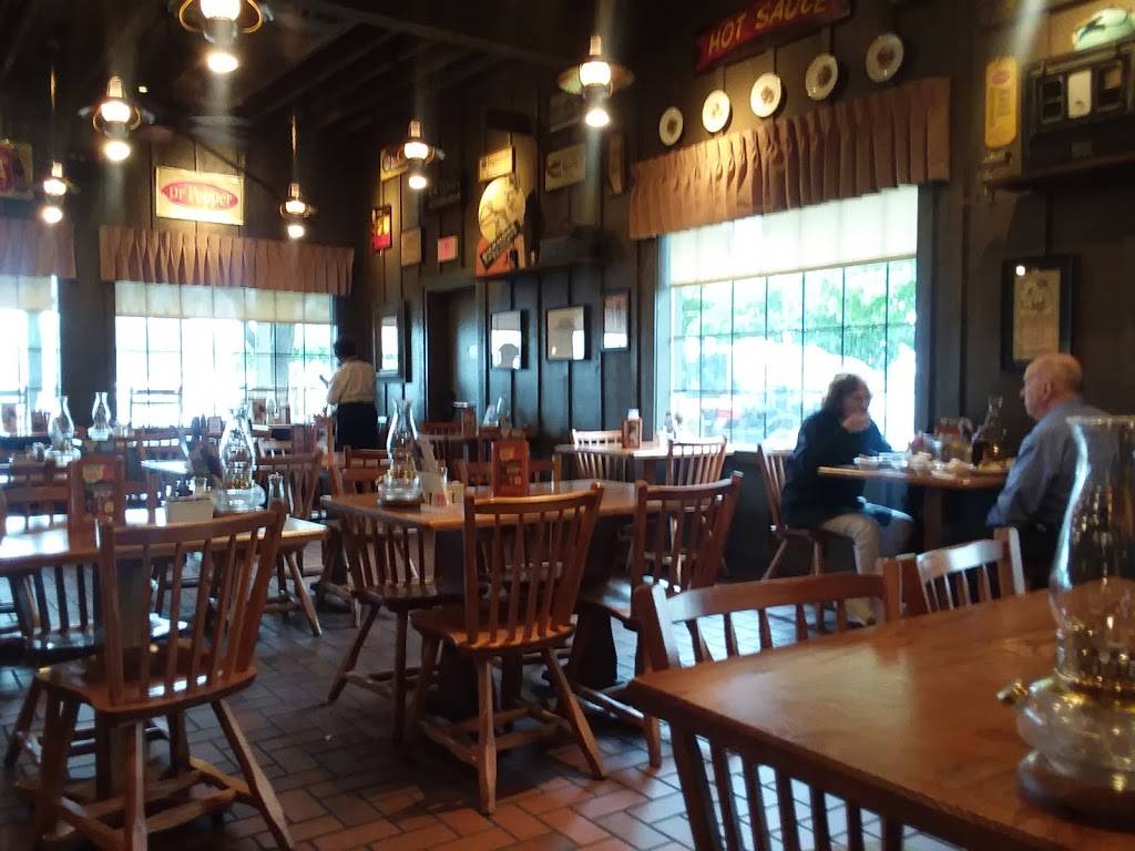 Cracker Barrel Old Country Store | restaurant | 889 S Stemmons Fwy, Lewisville, TX 75067, USA | 9724366813 OR +1 972-436-6813