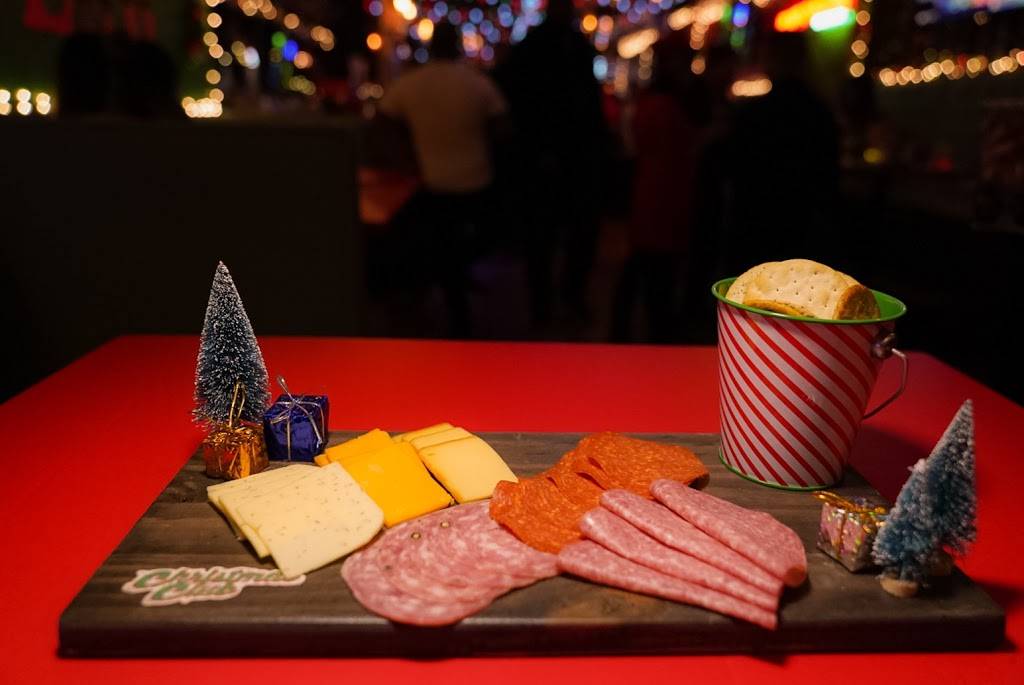 Christmas Club Pop-Up Bar | restaurant | 3460 N Clark St, Chicago, IL 60657, USA | 7739752010 OR +1 773-975-2010