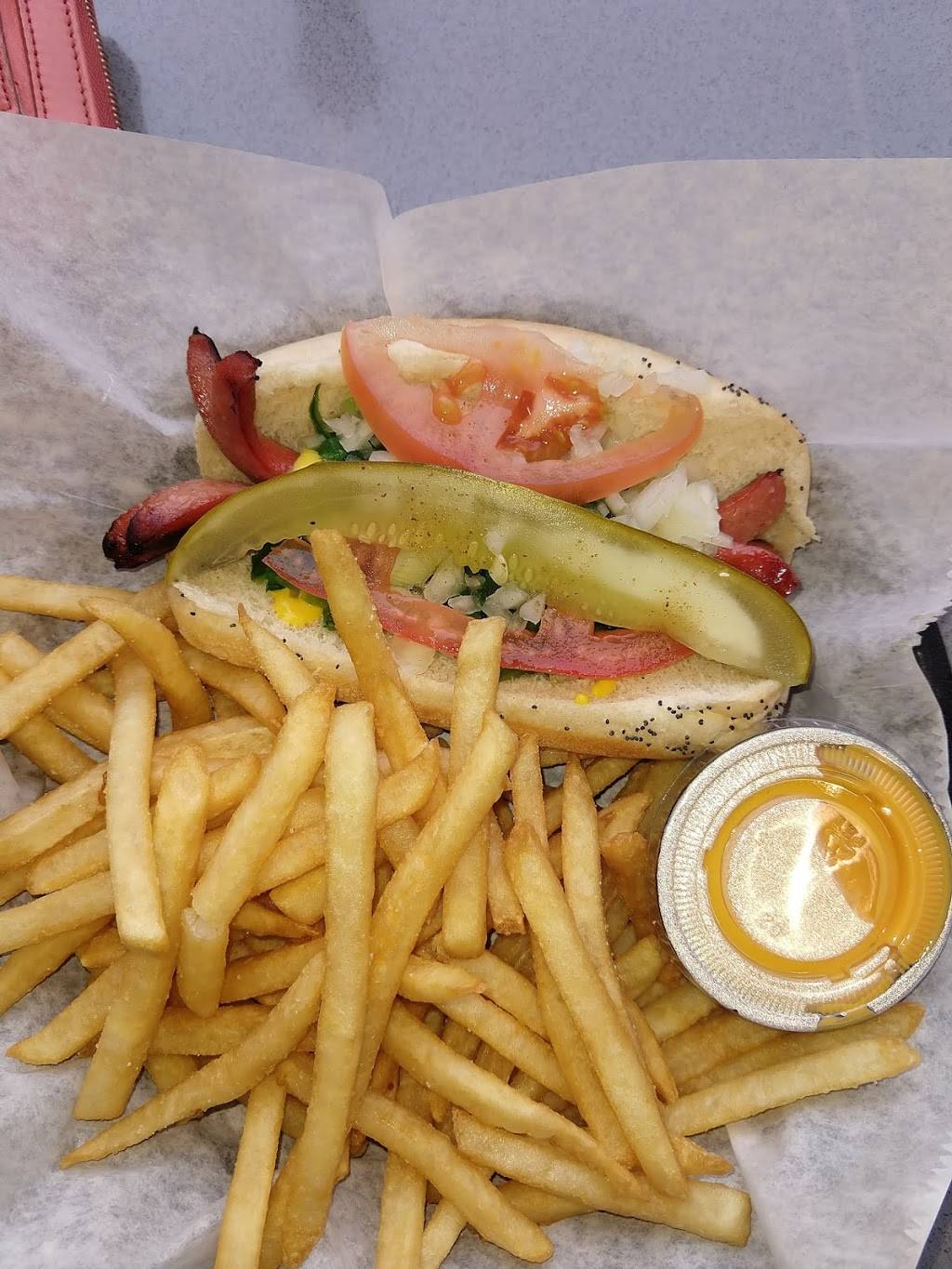 Chicago Hot Dog & Co. | restaurant | 1009 Davis St, Evanston, IL 60201, USA | 8478688569 OR +1 847-868-8569