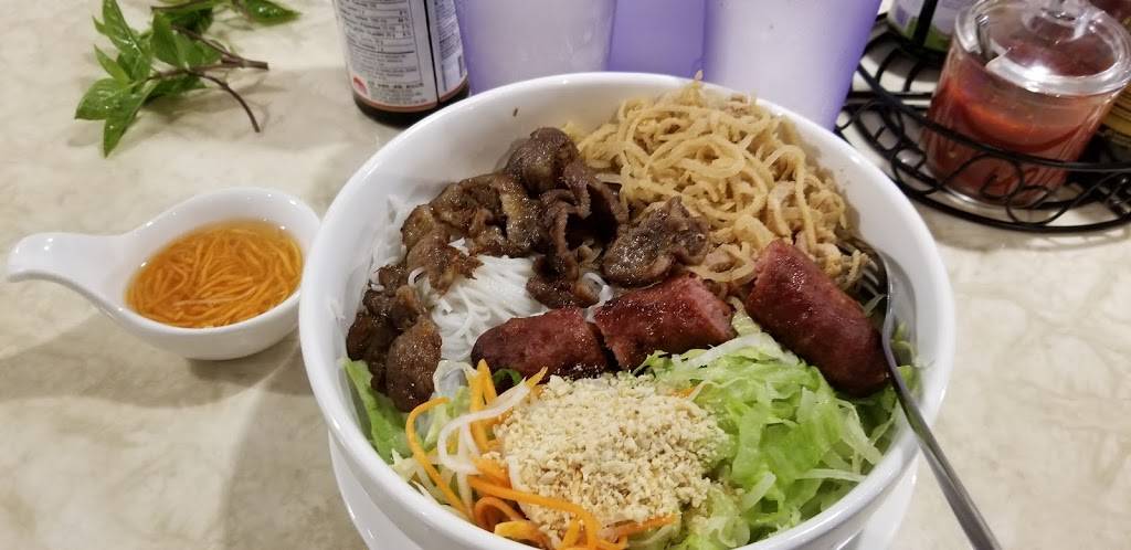 PHO YING | restaurant | 8279 Lundys Ln, Niagara Falls, ON L2H 1H5, Canada | 9053540498 OR +1 905-354-0498