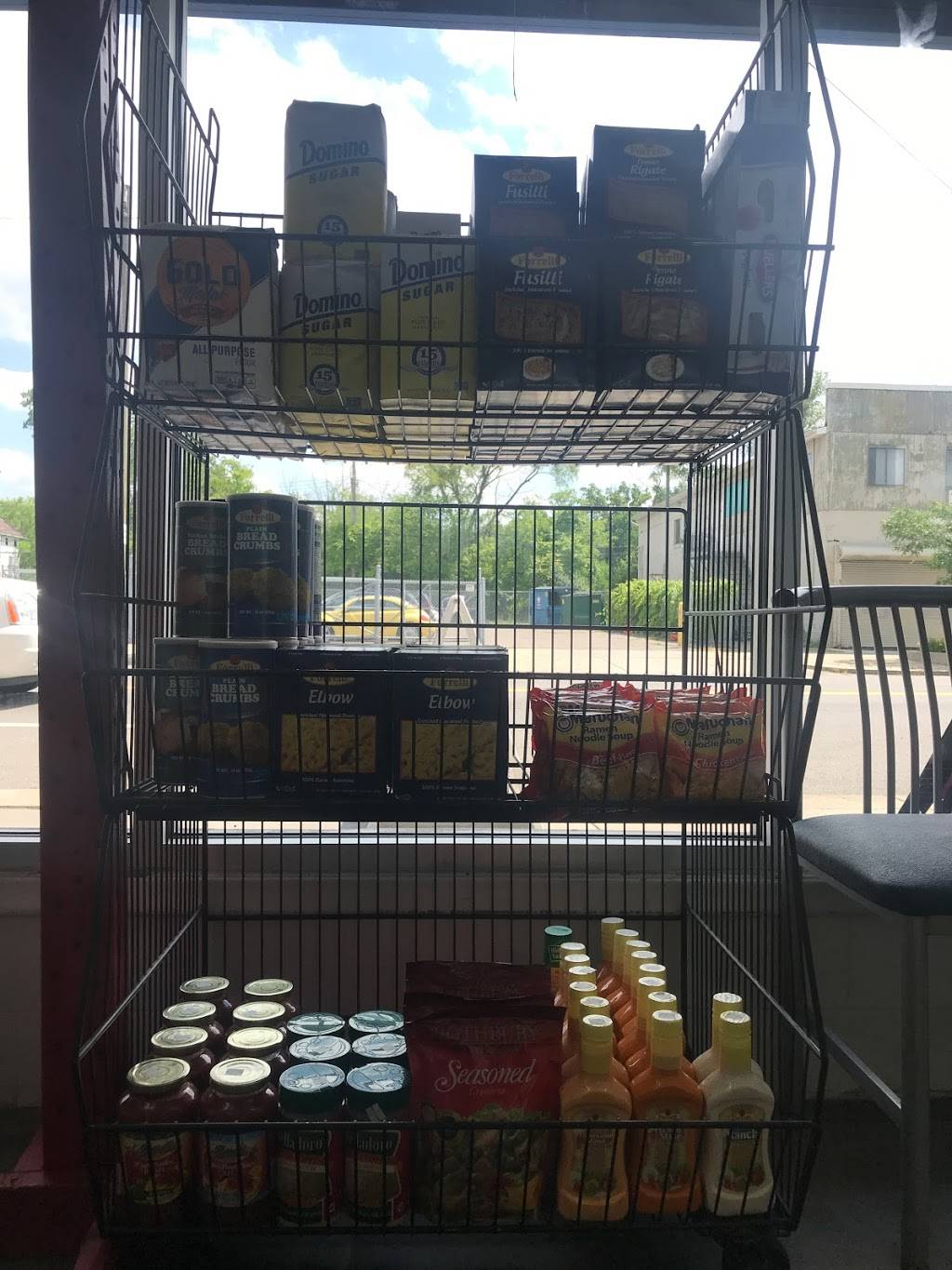 Halo Fish & Chicken Market | restaurant | 114 W Seven Mile Rd, Detroit, MI 48203, USA | 3133054165 OR +1 313-305-4165