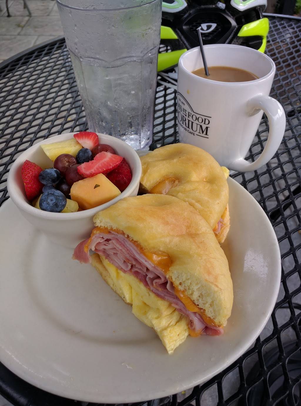 Illinois Street Food Emporium | restaurant | 5550 N Illinois St, Indianapolis, IN 46208, USA | 3172539513 OR +1 317-253-9513