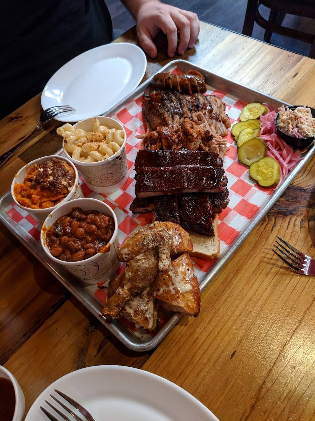 Corner House BBQ | restaurant | 100 Lincoln Ave, Staten Island, NY 10306, USA | 7189871227 OR +1 718-987-1227