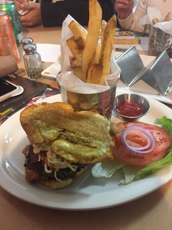 Bronx Burger Bistro | restaurant | 1426 Zerega Ave, Bronx, NY 10462, USA | 7189313676 OR +1 718-931-3676