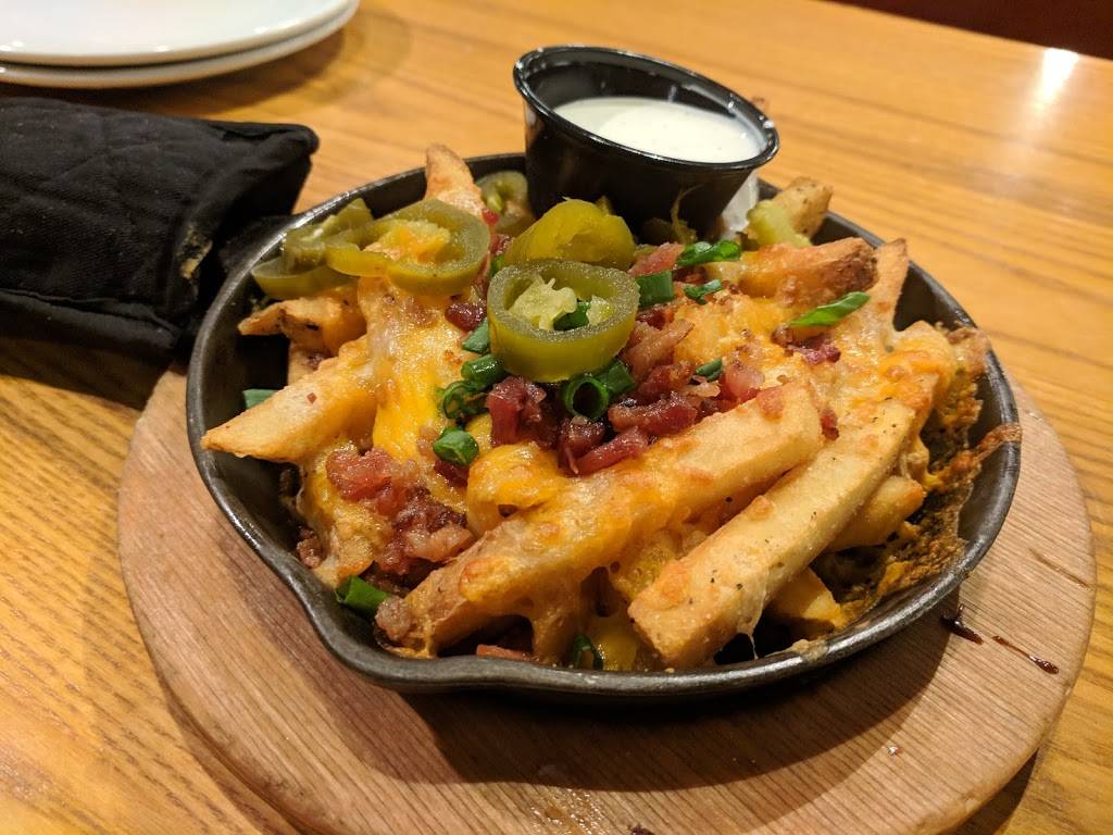 Chilis Grill & Bar | meal takeaway | 3795 Washtenaw Ave, Ann Arbor, MI 48104, USA | 7349736772 OR +1 734-973-6772