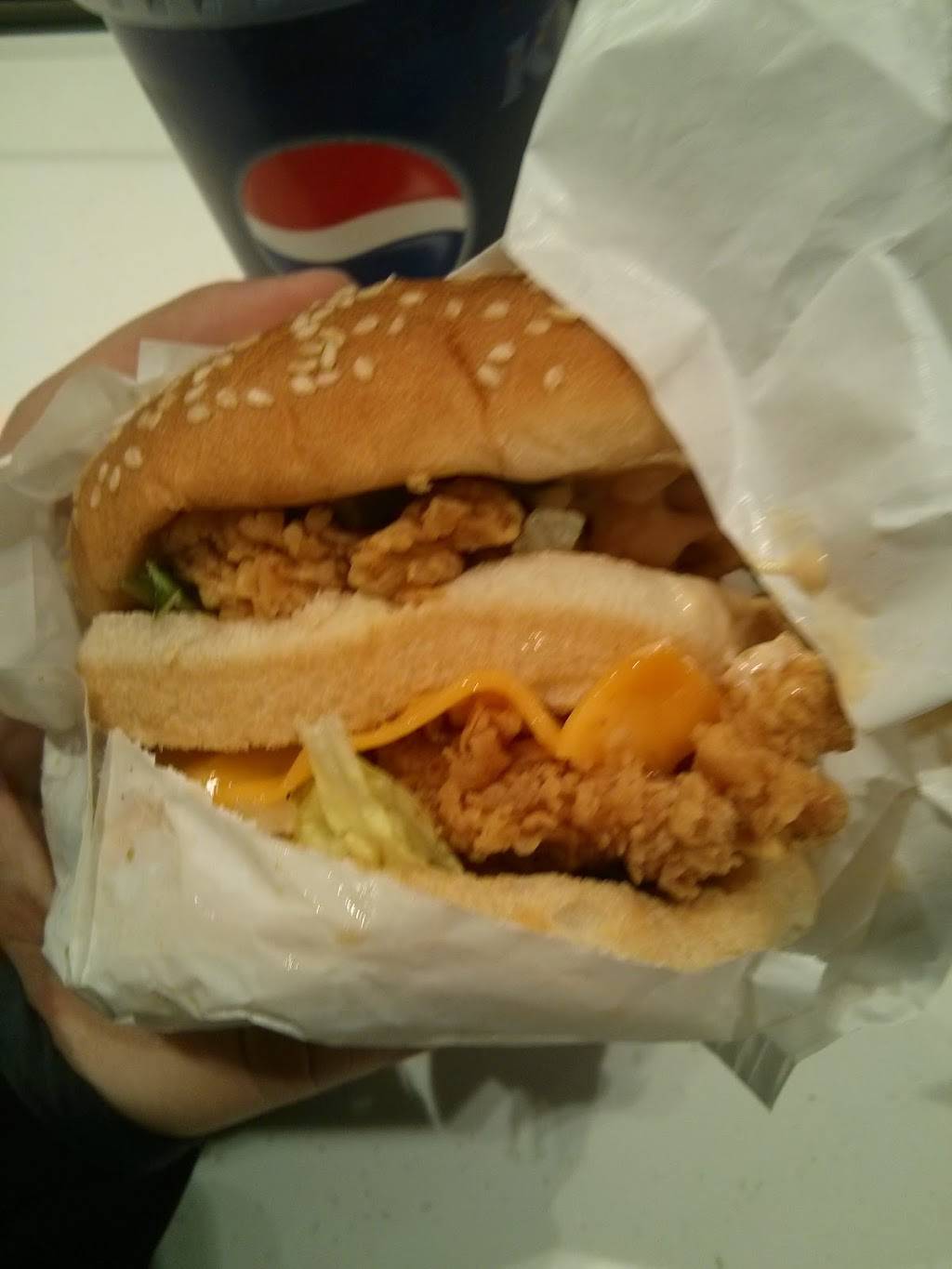 KFC | meal delivery | 100 City Centre Dr, Mississauga, ON L5B 2C9, Canada | 9052764222 OR +1 905-276-4222