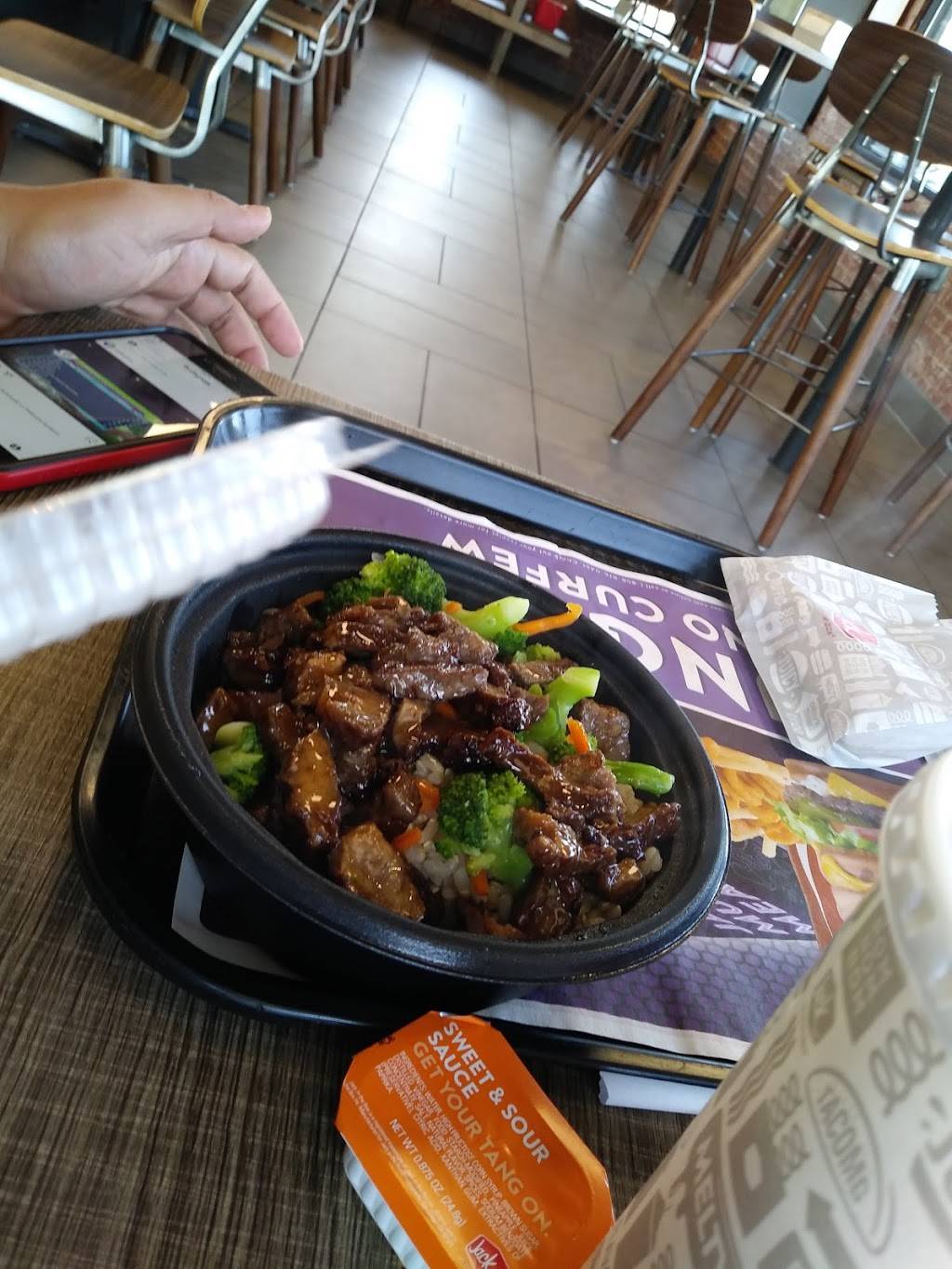 Jack in the Box | restaurant | 2802 N Main St, Fort Worth, TX 76106, USA | 8176242900 OR +1 817-624-2900