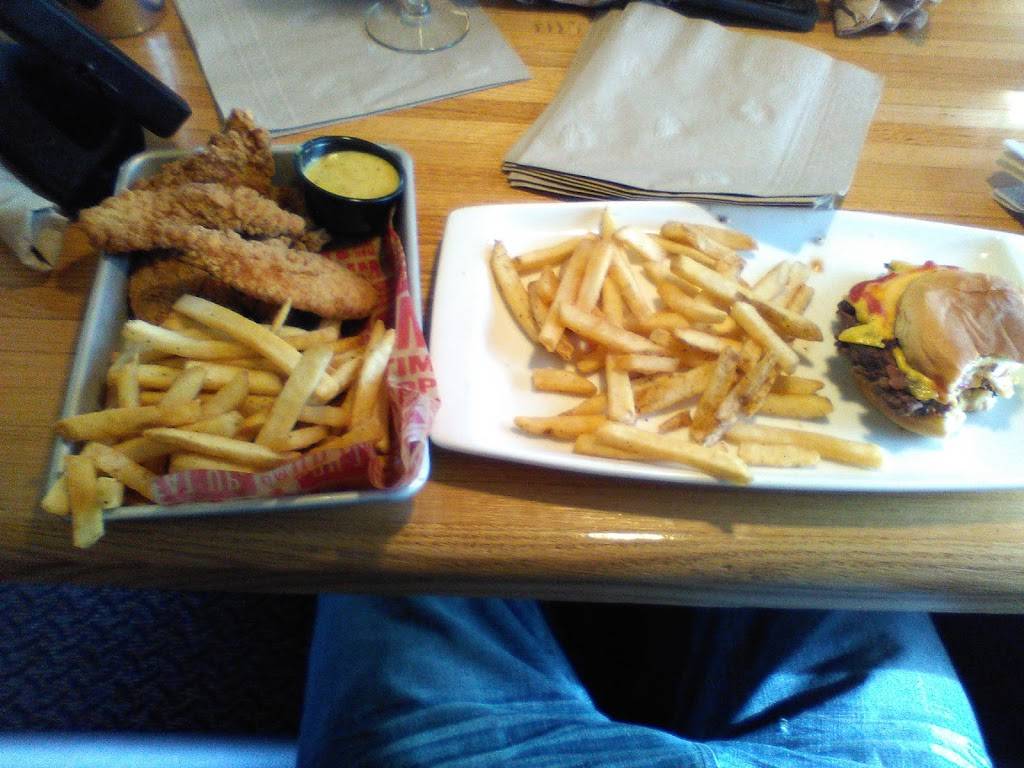 Applebees Grill + Bar | restaurant | 3200 Battleground Ave, Greensboro, NC 27408, USA | 3362827100 OR +1 336-282-7100