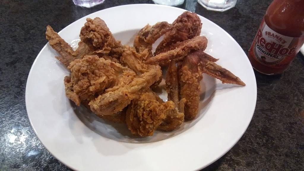 Demis Restaurant & Bar | restaurant | 24201 W Seven Mile Rd, Detroit, MI 48219, USA | 3137667802 OR +1 313-766-7802