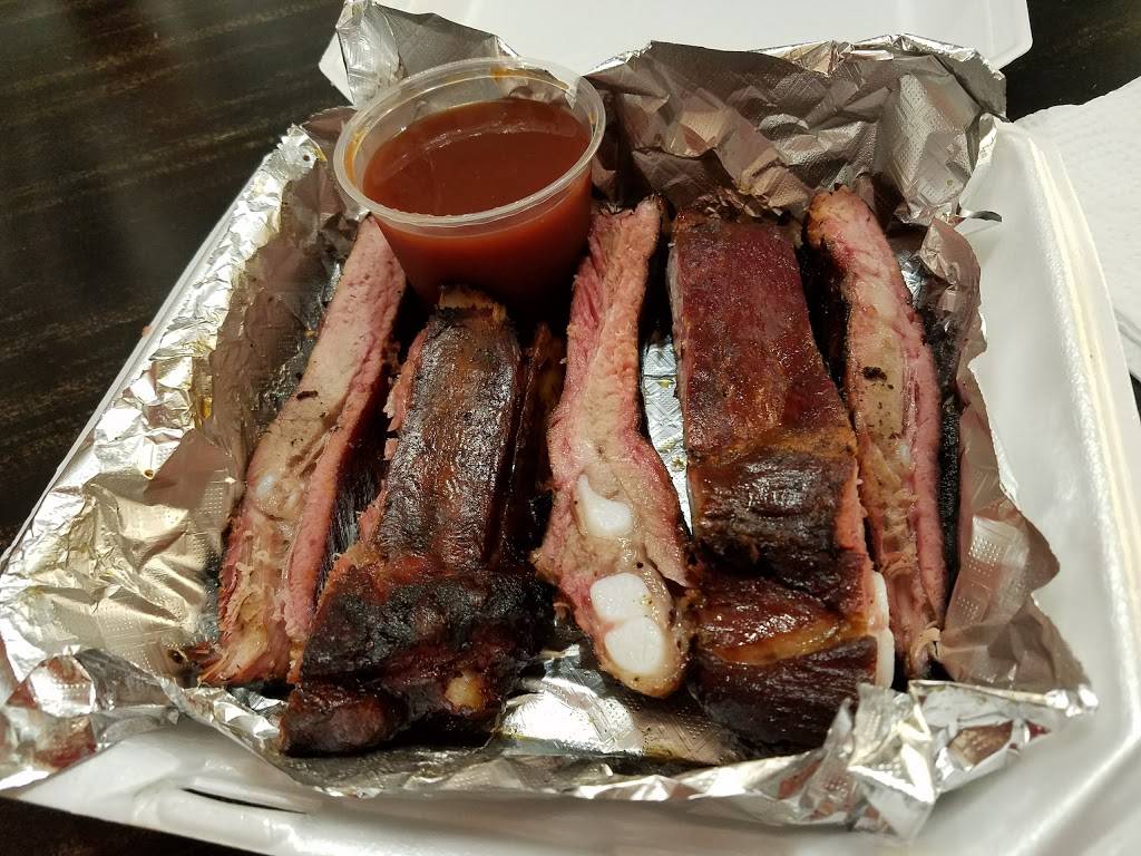 Big Rips Delicious BBQ | restaurant | 106 W Main St, Chandler, TX 75758, USA | 9035705502 OR +1 903-570-5502