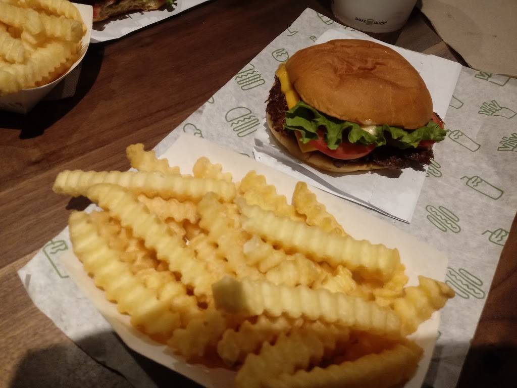 Shake Shack | restaurant | 1765 E Golf Rd, Schaumburg, IL 60173, USA | 7088526305 OR +1 708-852-6305