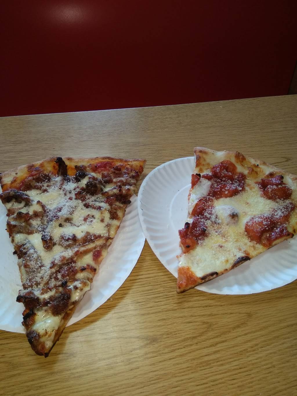 Dinos | restaurant | 2411, 5660 Mosholu Ave, Bronx, NY 10471, USA | 7187962339 OR +1 718-796-2339