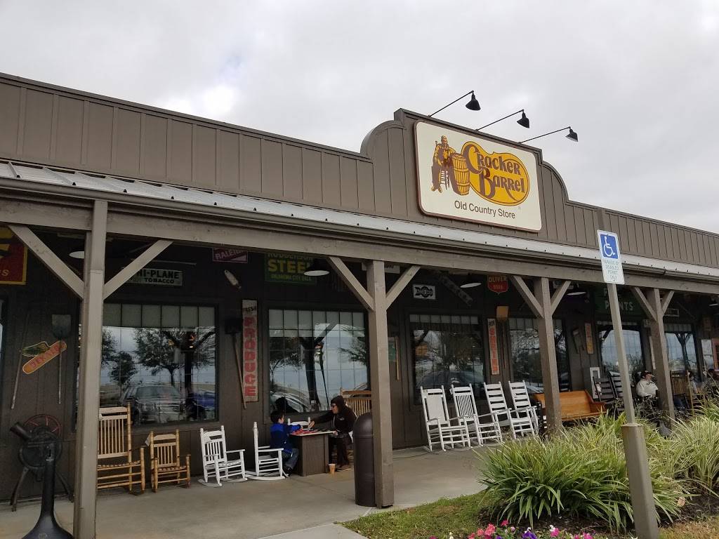 Cracker Barrel Old Country Store | restaurant | 111 Dunson Ln, Davenport, FL 33896, USA | 8634248100 OR +1 863-424-8100
