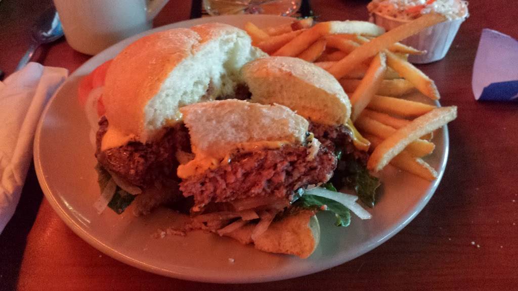 Parrot Cove | restaurant | 33475 Dequindre Rd, Troy, MI 48083, USA | 2485856080 OR +1 248-585-6080