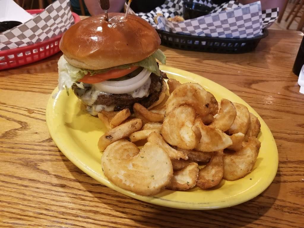 Creeks, Bar and Grille | restaurant | 4935 E Lake Rd, Erie, PA 16511, USA | 8143154350 OR +1 814-315-4350