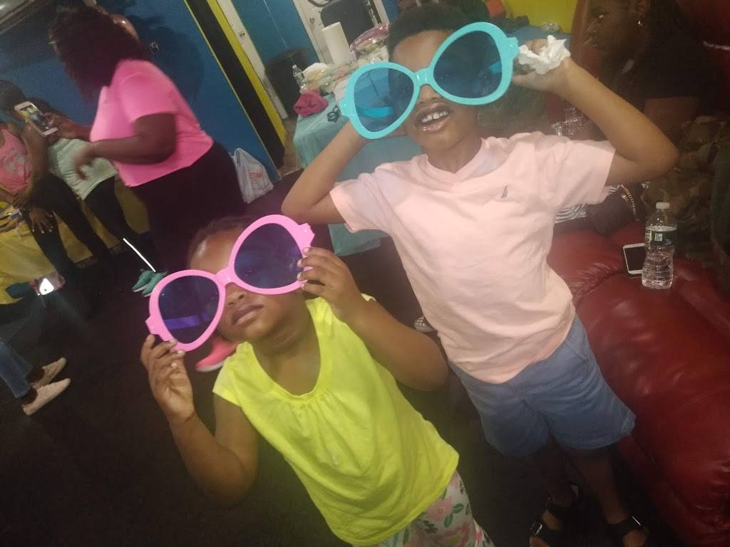 Maceus Studios | restaurant | 175-25 139th Rd, Jamaica, NY 11434, USA | 7188104067 OR +1 718-810-4067