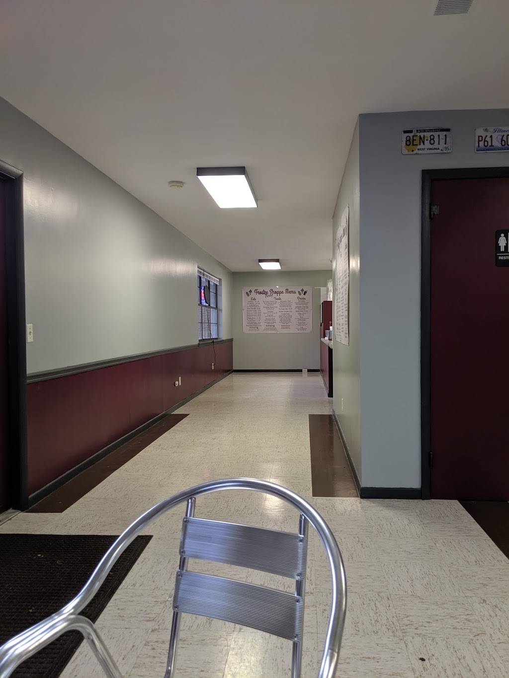 Frostee Shoppe, Too! - Harmer Hill | restaurant | 713 1/2 Lancaster St, Marietta, OH 45750, USA | 7408852095 OR +1 740-885-2095