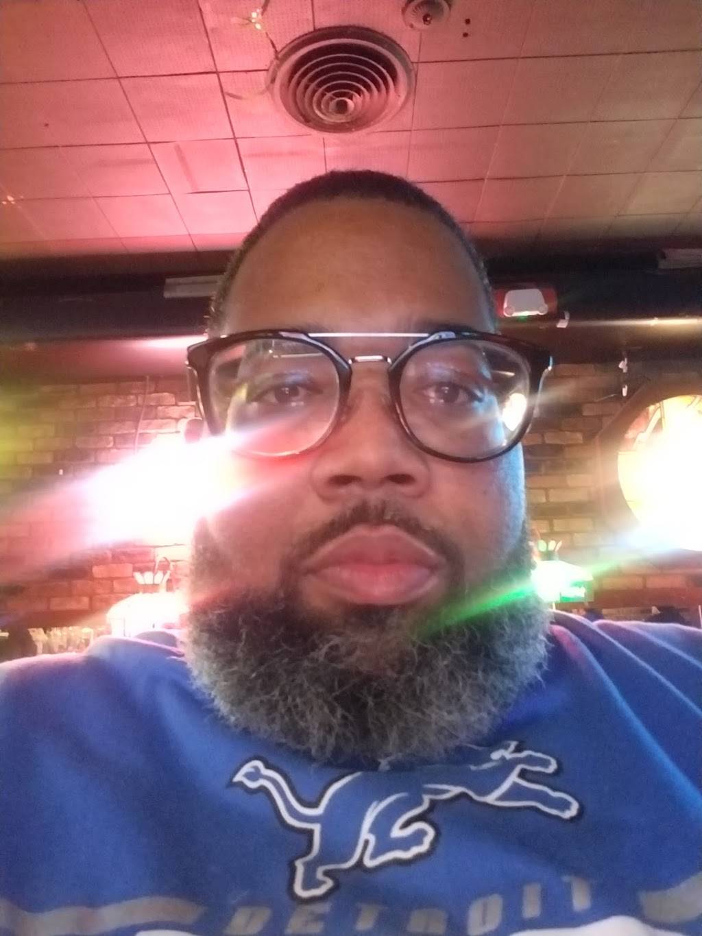 Crestwood Lounge | restaurant | 27885 Plymouth Rd, Livonia, MI 48150, USA | 7344271137 OR +1 734-427-1137