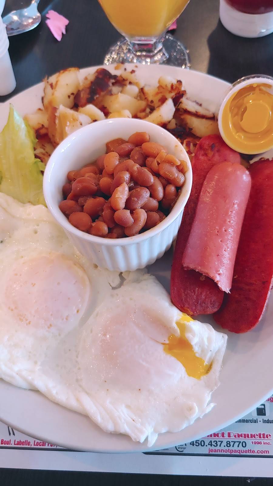 Restaurant Le Friandoeuf Inc | restaurant | 190 Boul Du Cure Labelle, Sainte-Thérèse, QC J7E 2X5, Canada | 4504371261 OR +1 450-437-1261