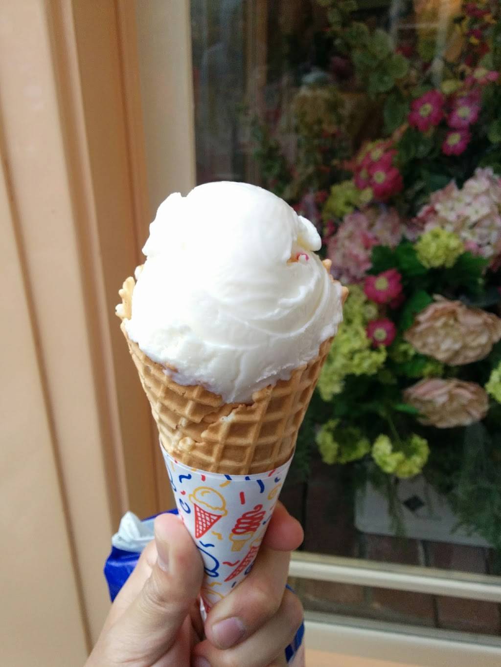 Gibson Girl Ice Cream Parlor | restaurant | Disneyland Park, Anaheim, CA 92802, USA | 7147813463 OR +1 714-781-3463