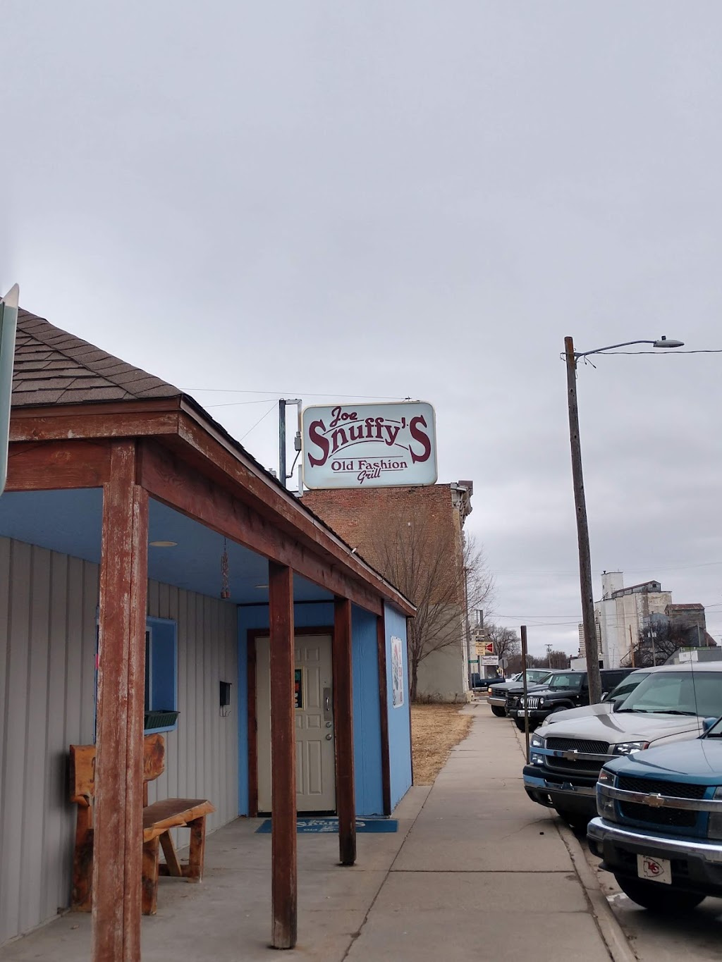 Joe Snuffys | restaurant | 209 W 1st St, Abilene, KS 67410, USA | 7852637802 OR +1 785-263-7802