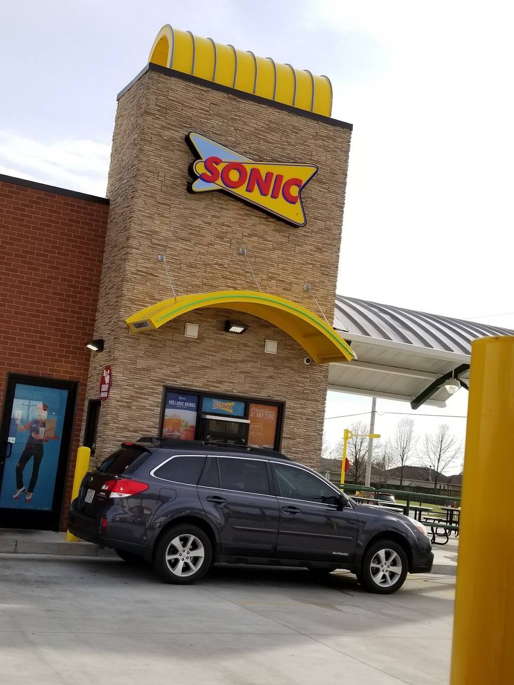 Sonic Drive-In | restaurant | 436 S Mill St, Rogersville, MO 65742, USA | 4179296159 OR +1 417-929-6159