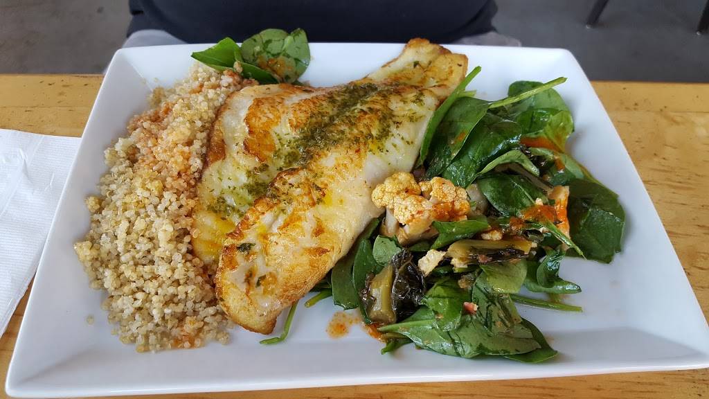 Radio Africa Kitchen | restaurant | 4800 3rd St, San Francisco, CA 94124, USA | 4158269660 OR +1 415-826-9660