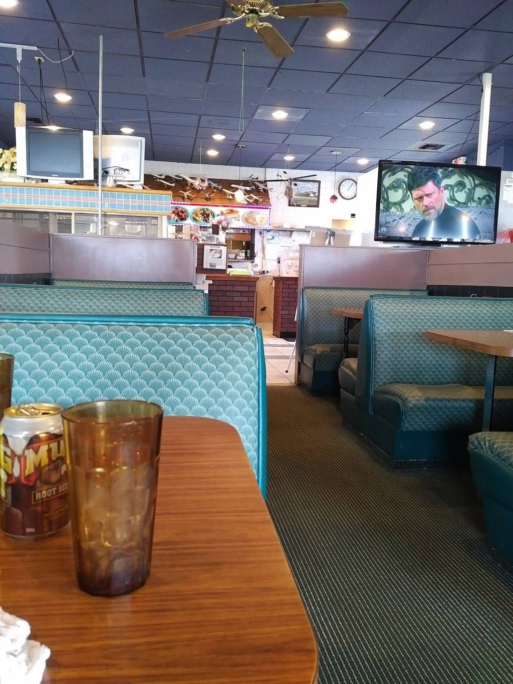 Fly In Restaurant | restaurant | 3853 Old International Airport Rd, Anchorage, AK 99502, USA | 9073333331 OR +1 907-333-3331